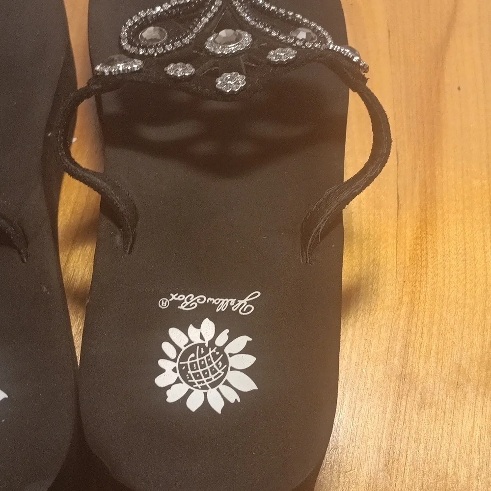 Yellow box Rhinestone Sandals Size 9 - Picture 5 of 10